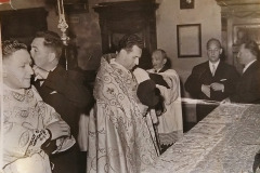 don-Vincenzo-Maffeis_prima-messa-con-il-Sagrista-Camozzi-Giuseppe-Livio-Fulvia-Marchi